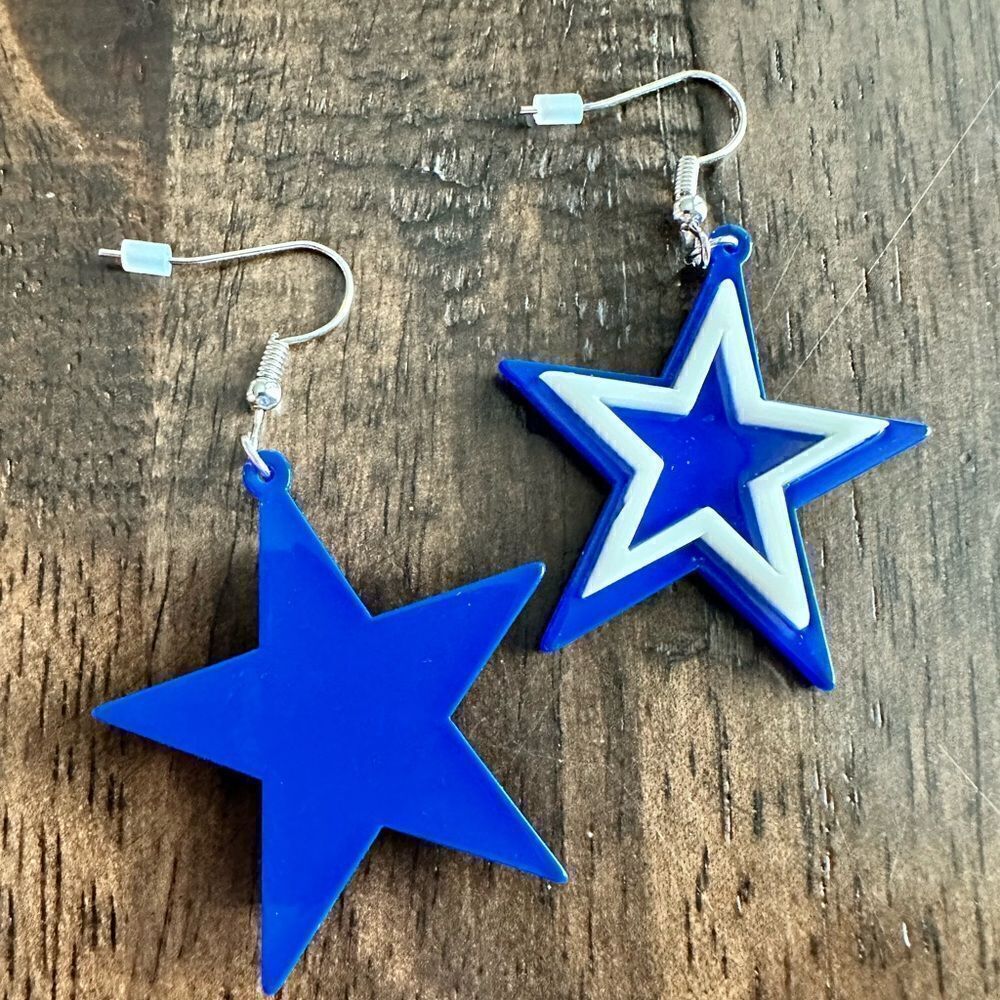 NWT Blue Star Novelty Earrings - Acrylic Design Dangle Earrings - Dallas Cowboys - Picture 4 of 4